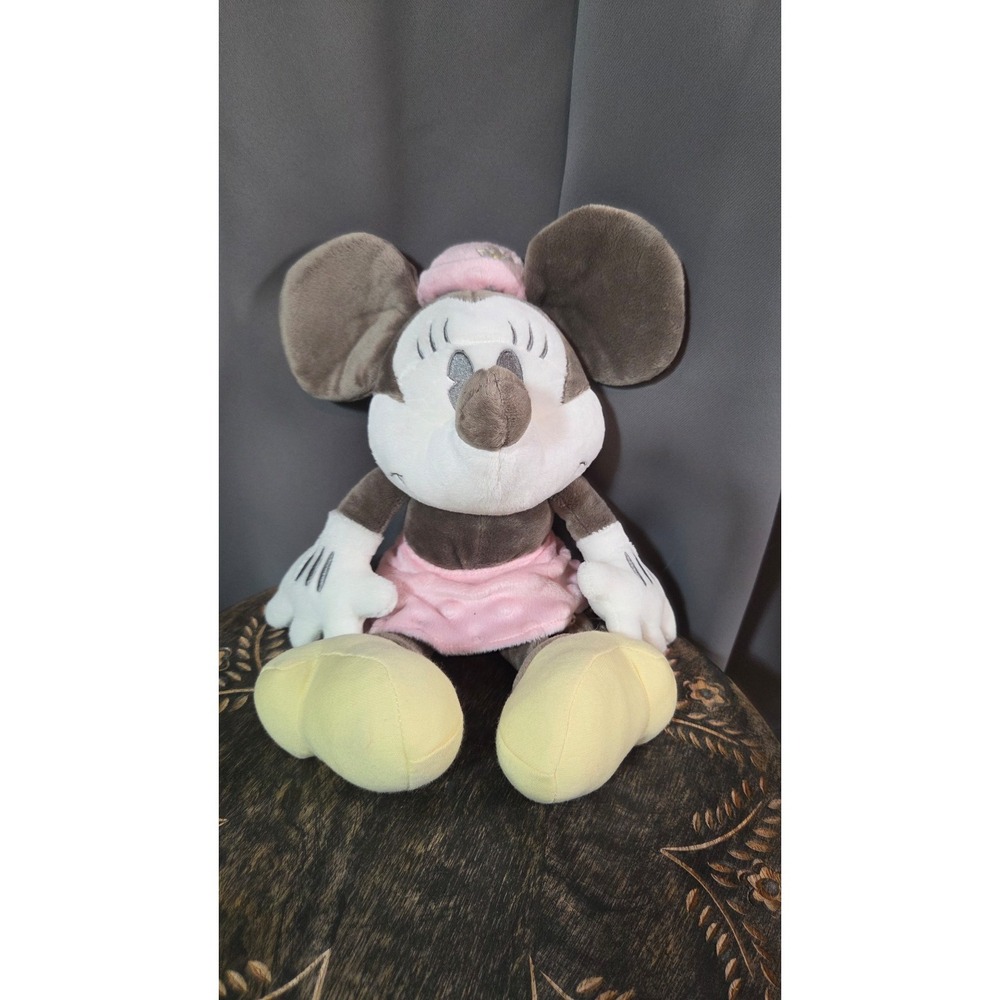 Disney Hallmark Exclusive Classic Minnie Mouse Plush Vintage style